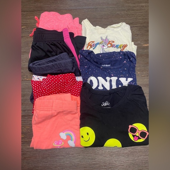 Girls bundle, lots of eight shirts, joggers, and shorts size 7-8 - Picture 1 of 9